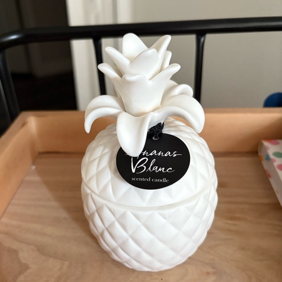 Zodax Ananas Blanc Pineapple ceramic candle - Picture 4 of 8